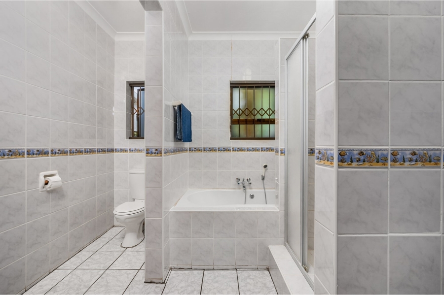 4 Bedroom Property for Sale in Summerstrand Eastern Cape